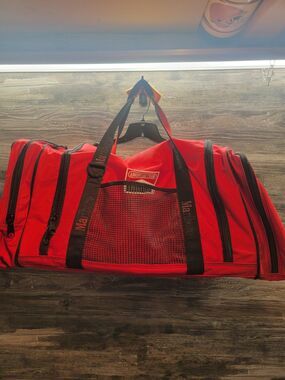 Marlboro Cigarettes Adventure Team Duffle Gym Bag Luggage XL Heavy Duty 1990s